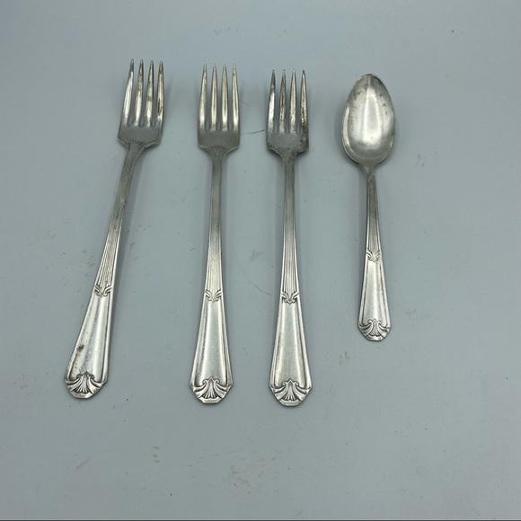 WM Rogers Mfg Co IS  1933 Fidelis Pattern 3 Grille Forks 1 Teaspoon Silverplate - Picture 1 of 7